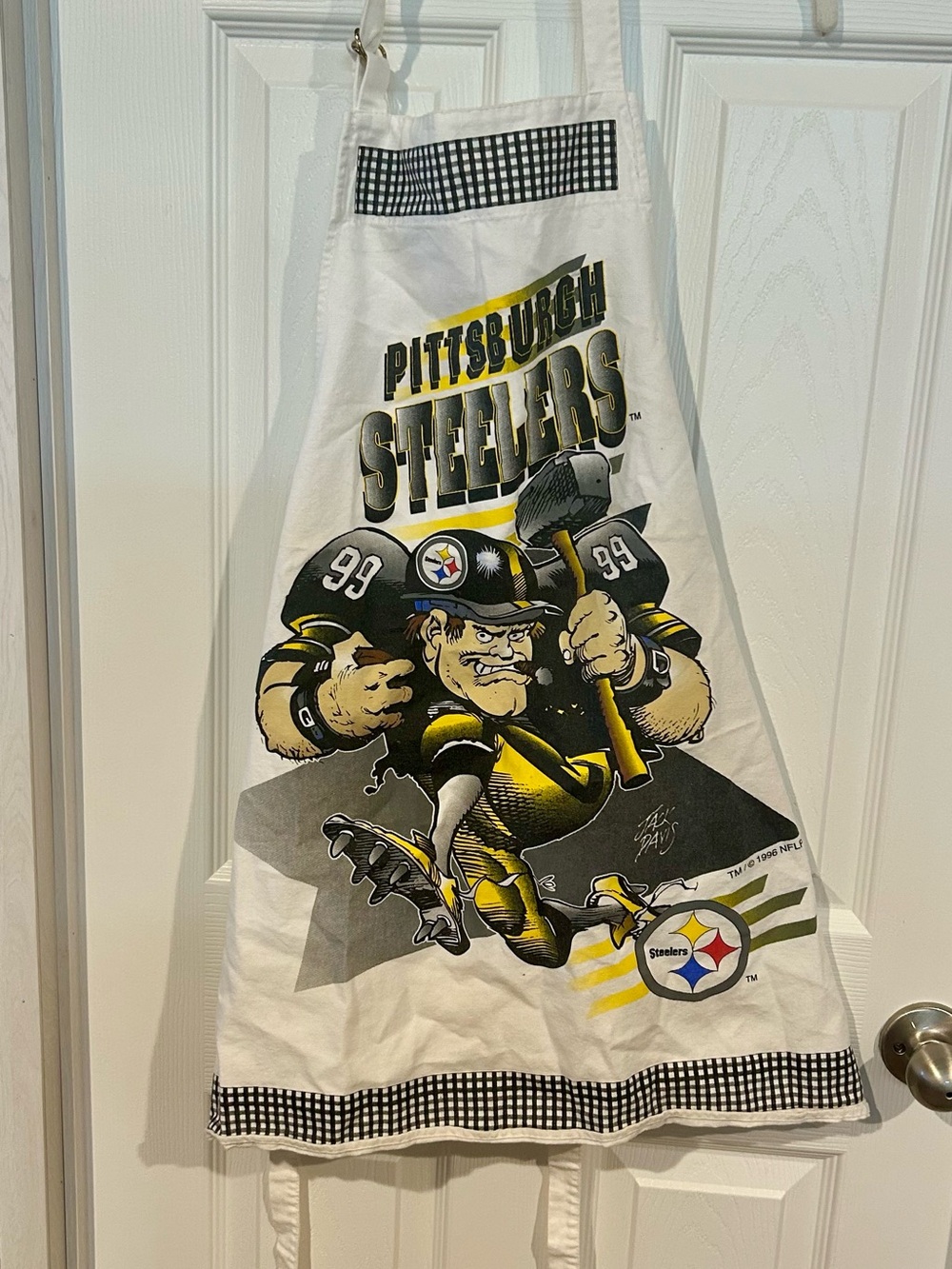 White & Black Fan Apron